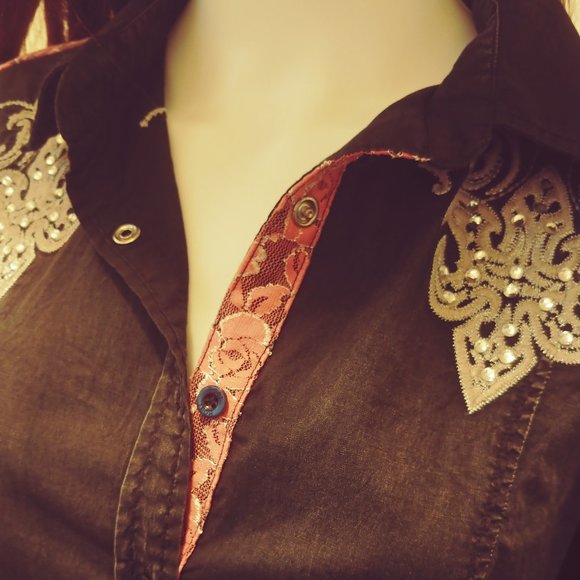 Embroidered Western Style Shirt with Lace and Sequins - Picture 9 of 16